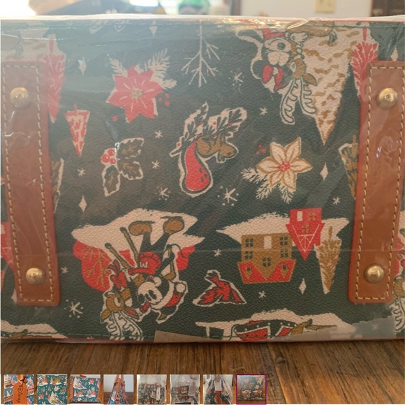 - 🎄Disney Dooney & Bourke Christmas
2022 Mickey and Minnie Mouse
Satchel … - Picture 9 of 10